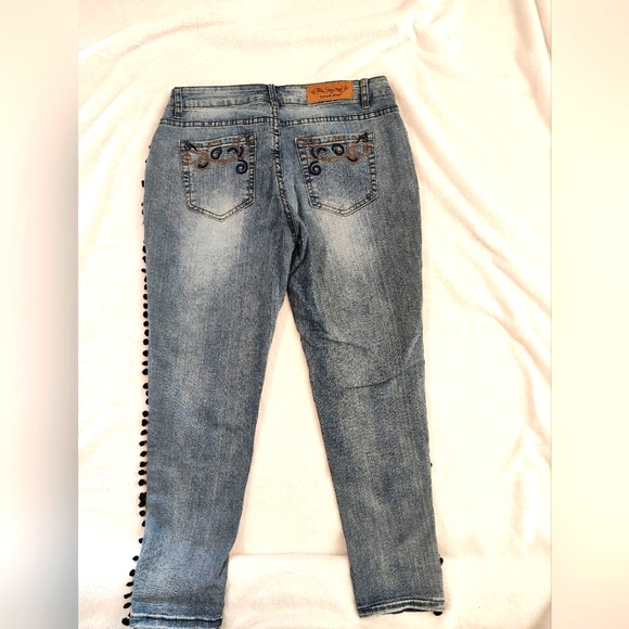 Suzanne Betro tapered jeans with pom pom detail - Picture 4 of 6